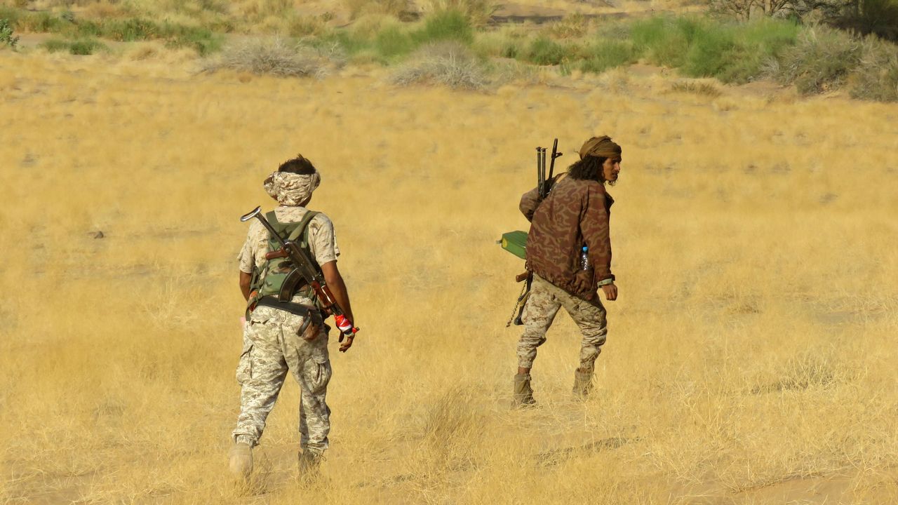 Des combattants pro-gouvernement yéménite sur la ligne de front face aux rebelles Houthis dans la province de Marib, le 27 septembre 2021. [AFP]
