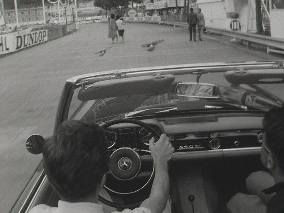 Visite du parcours du Grand prix de Monaco au volant de la voiture de Jo Siffert en 1967. [RTS]