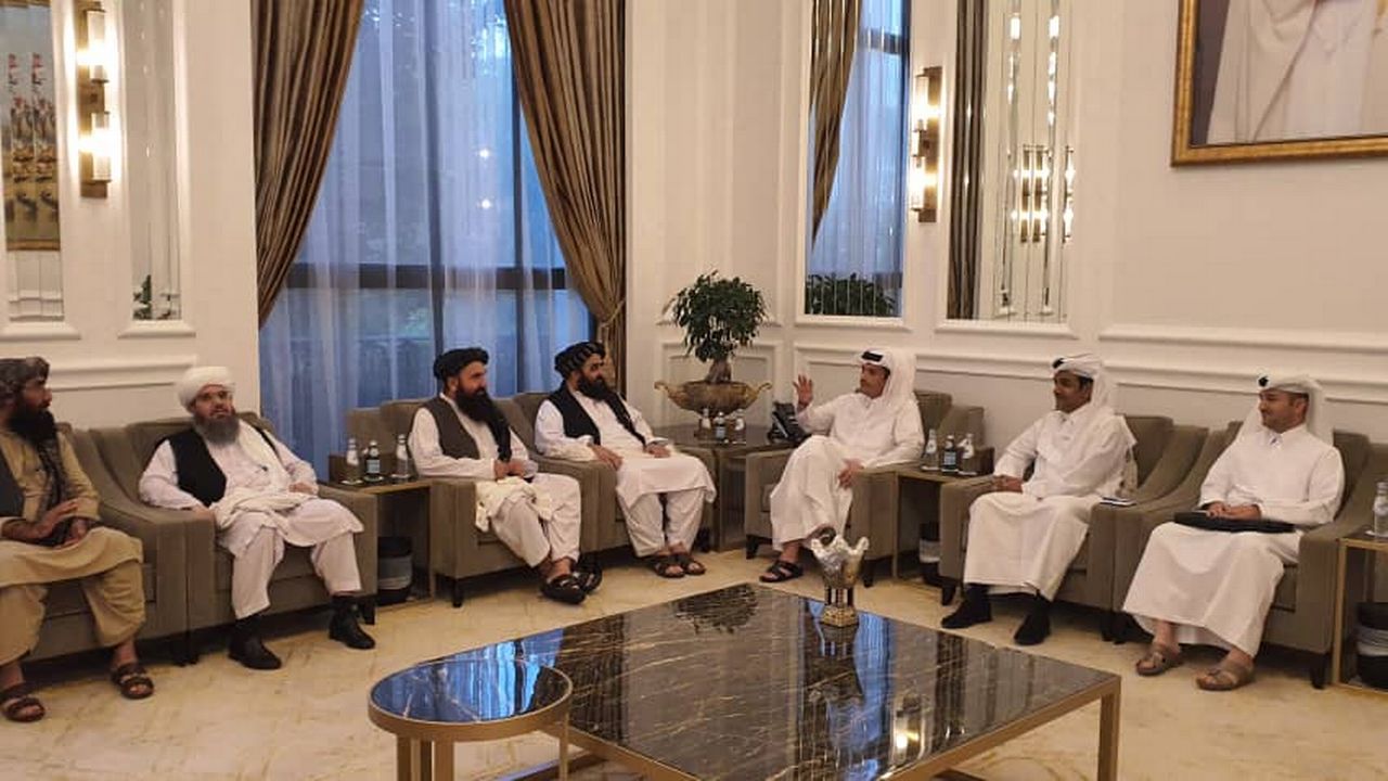 La délégation talibane s'est rendue à Doha pour une première rencontre en personne avec une délégation américaine. [EyePress via AFP]