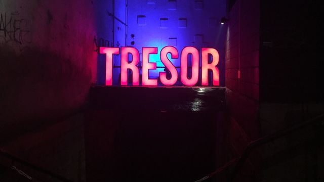 Le néon à l'entrée du club Tresor à Berlin. [Angie Linder - CC BY-SA 2.0]