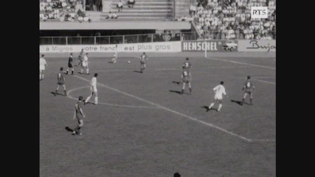 Foot: Robert Hosp et ses coéquipiers du Lausanne-Sport affrontent le FC Bâle en 1963 [RTS]