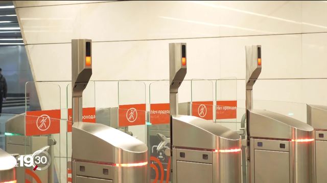 Depuis vendredi, les Moscovites peuvent payer leurs tickets de métro par reconnaissance faciale. Décryptage des enjeux. [RTS]