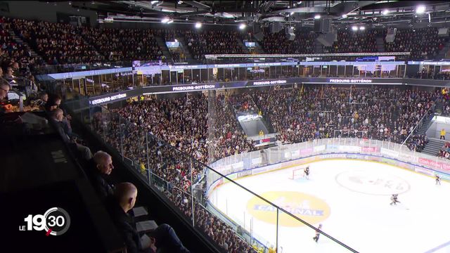 Hockey: Fribourg-Gottéron s'impose face à Berne avec une série record de victoires. [RTS]