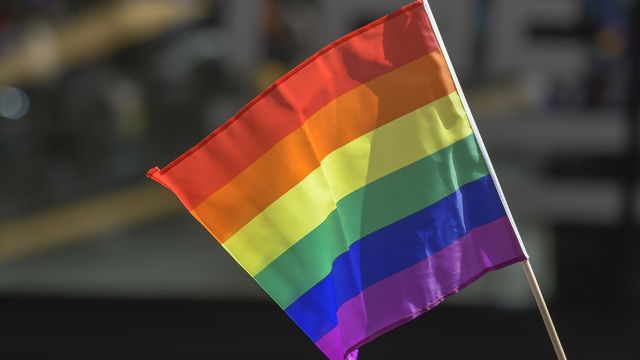 Un drapeau LGBT durant une manifestation à New York. [Porter Binks - Keystone/epa]