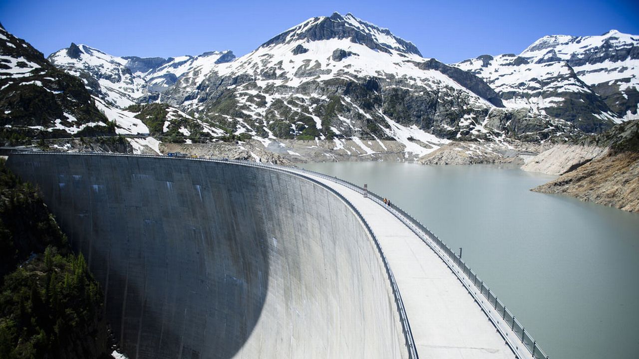 La majeure partie de l'électricité issue des énergies renouvelables en Suisse en 2020 provient de la grande hydraulique avec une part de 66%. [Manuel Lopez - Keystone]
