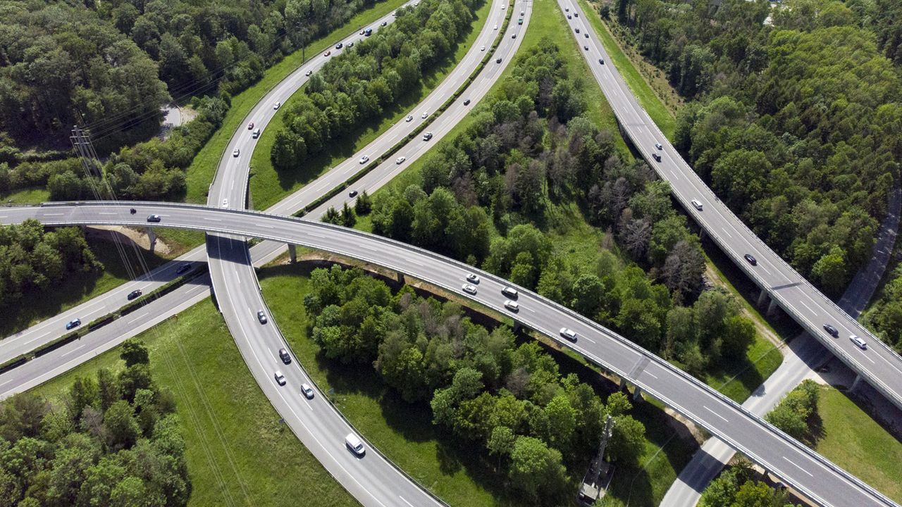 De plus en plus de projets de couverture d’autoroute voient le jour en Suisse. [Leandre Duggan - Keystone]