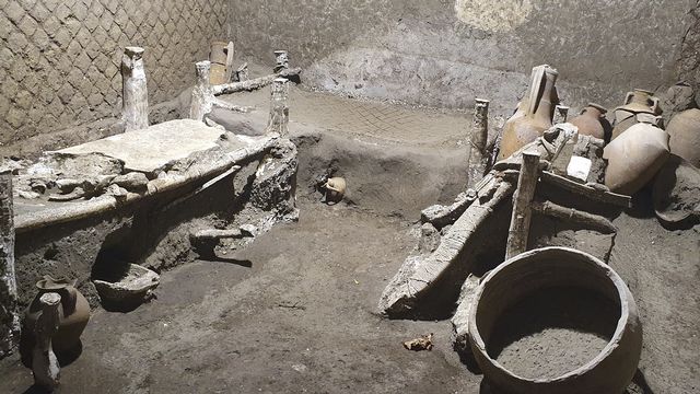 À Pompéi, un robot-chien garde les ruines de la cité antique