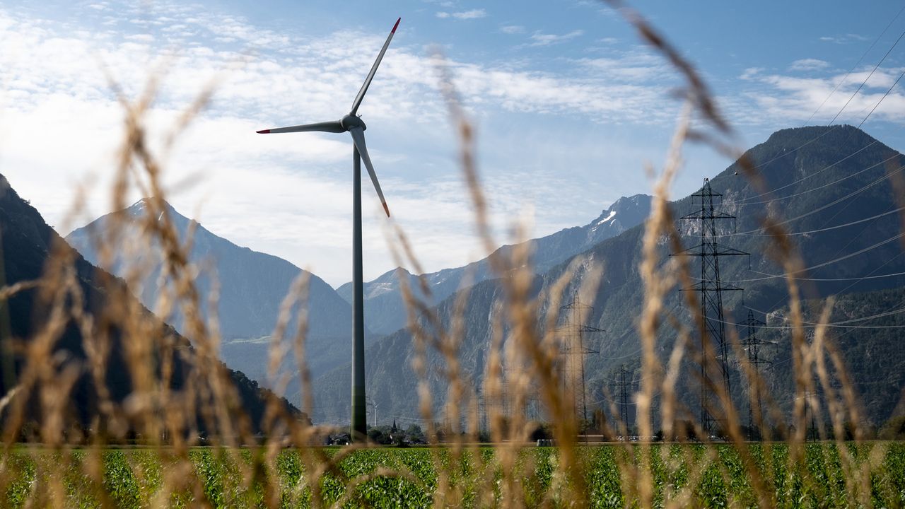 La Suisse est "moyenne" sur les énergies renouvelables, où elle figure après le 20e rang. [Laurent Darbellay - Keystone]