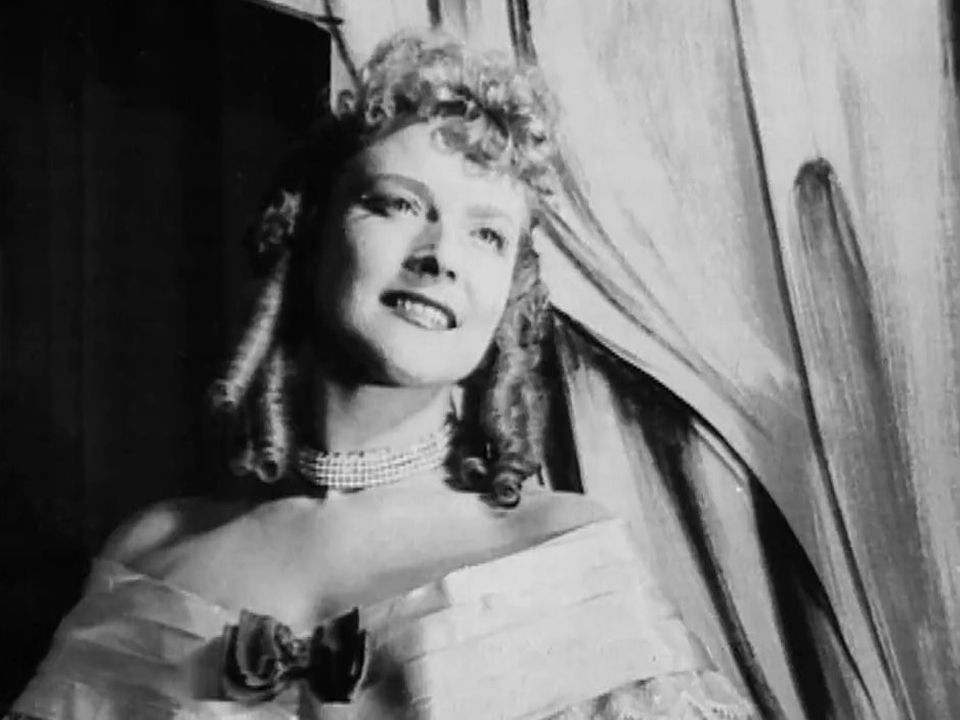 Jane Savigny en 1951, dans la première dramatique de télévision réalisée en Suisse romande. [RTS]