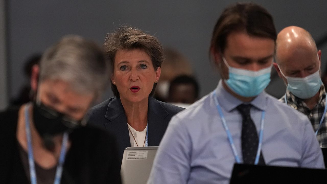 Simonetta Sommaruga, membre du Conseil fédéral suisse, s'exprime lors d'une session plénière du sommet climatique de l'ONU COP26 à Glasgow, en Écosse, vendredi 12 novembre 2021. [Alberto Pezzali - AP Photo/Keystone]