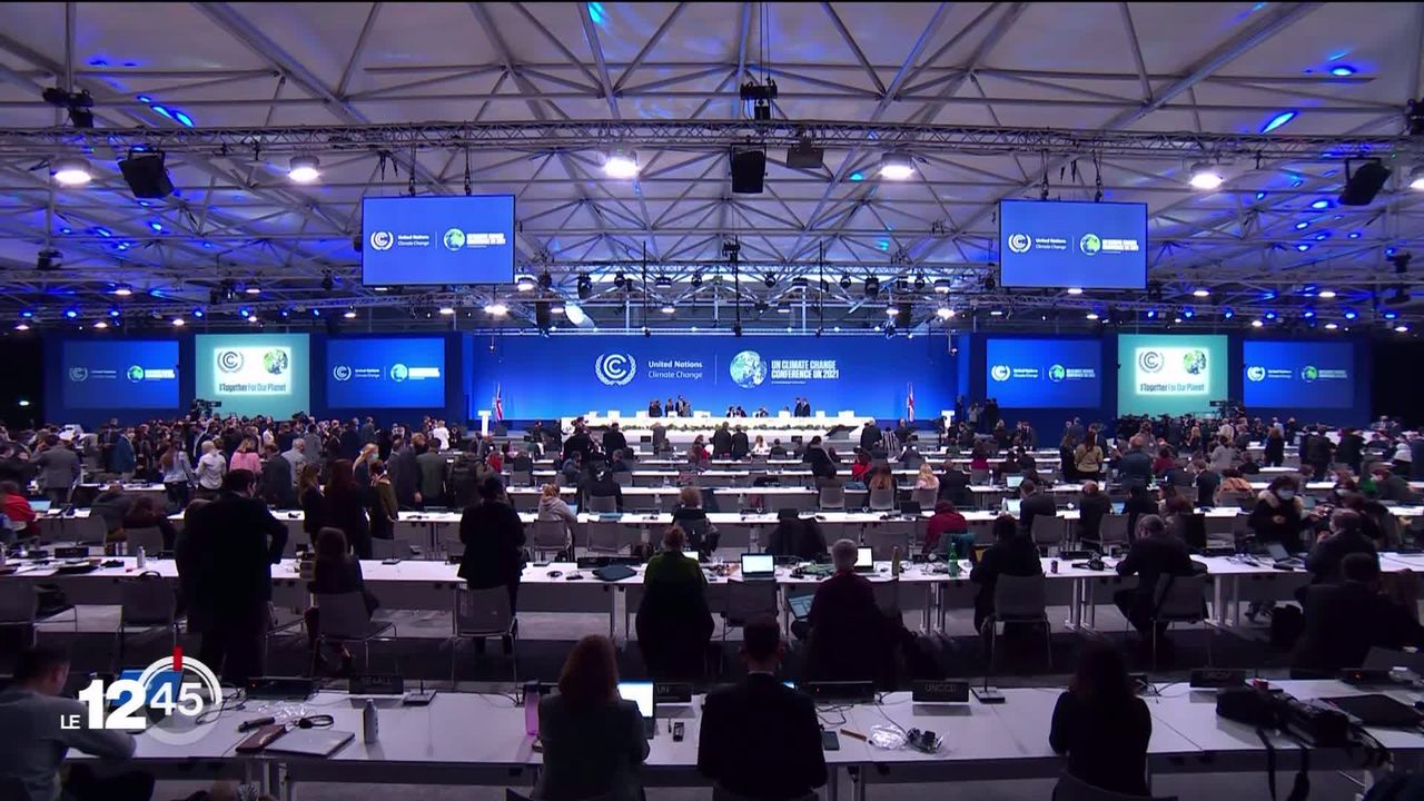 La COP26 débouche sur un accord de dernière minute. Le pacte de Glasgow, adopté par 190 Etats signataires de l'accord de Paris. [RTS]