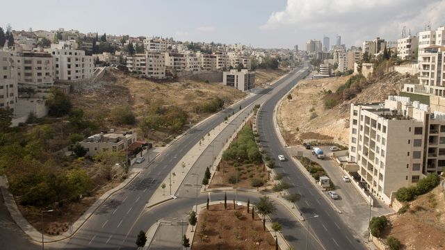 Une autoroute vide pendant le lockdown à Amman, en Jordanie, le 11 novembre 2020. [André Pain - EPA/Keystone]