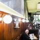 Les cafés font partie de l'histoire, de l'identité et de l'âme d'une ville. Lausanne veut honorer et mettre en valeur les siens. Sur la base de critères d'authenticité et d'ancienneté, la Municipalité a dressé une liste de 44 cafés historiques.  [JEAN-CHRISTOPHE BOTT - KEYSTONE]