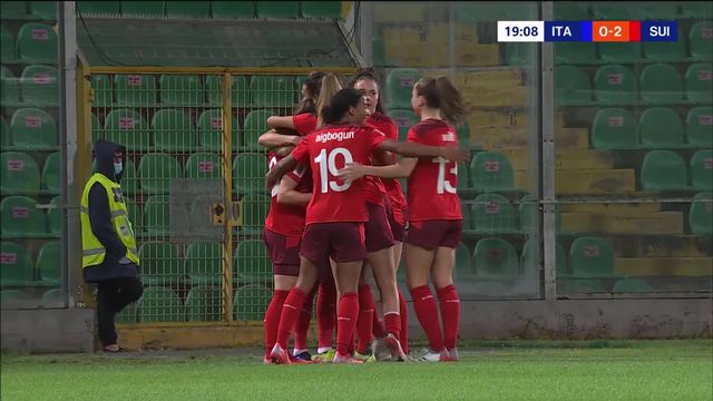 Italie - Suisse (1-2): aidée par la chance, les footballeuses Suisses empochent une belle victoire [RTS]