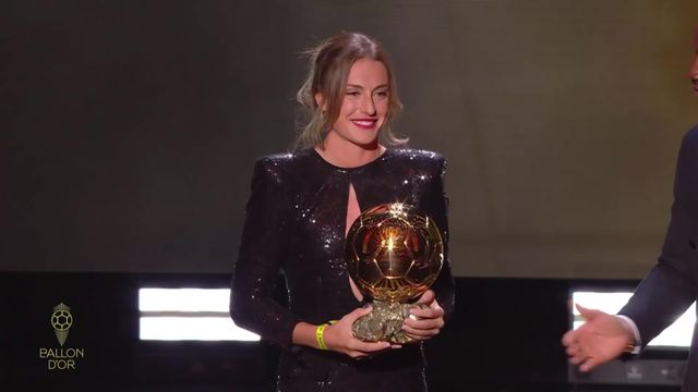 Alexia Putellas, joueuse du FC Barcelone, remporte le Ballon d'Or 2021! [RTS]