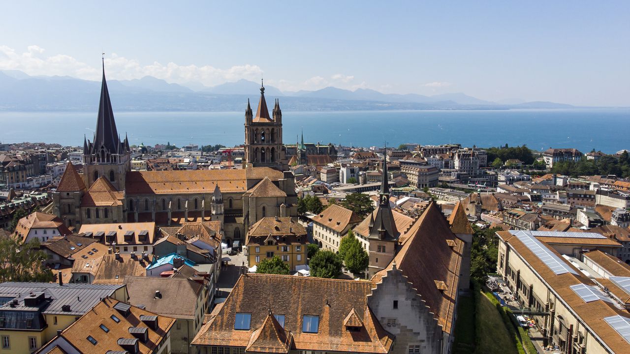 Une vue aérienne de Lausanne. [Leandre Duggan - Keystone]