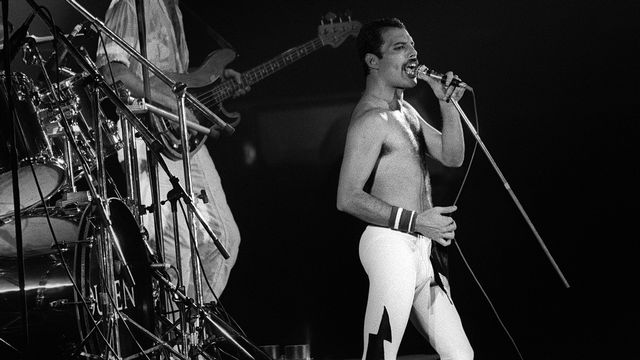 Freddie Mercury, le chanteur de Queen qui avait révélé son homosexualité en 1974, est décédé en 1991, quelques jours après avoir annoncé qu'il était atteint du Sida. [Jean-Claude Coutausse - AFP]