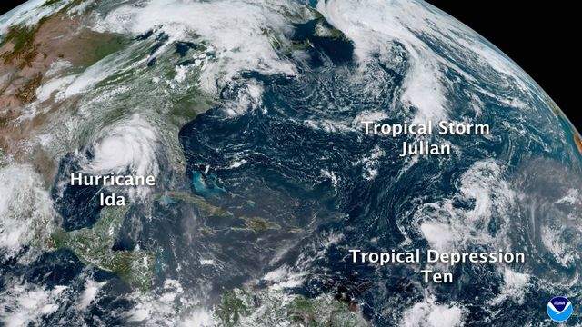 Ouragan Ida, accompagné de la tempête tropicale Julian et de la dépression tropicale No10, le 29 août 2021 [NOAA]