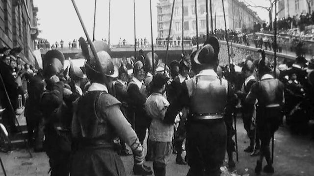 Piquiers se préparant avant le défilé de l'Escalade en 1967. [RTS]