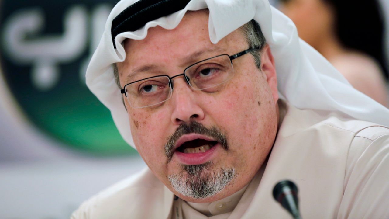 Le journaliste saoudien Jamal Khashoggi en février 2015 à Manama. [Hasan Jamali - AP/Keystone]