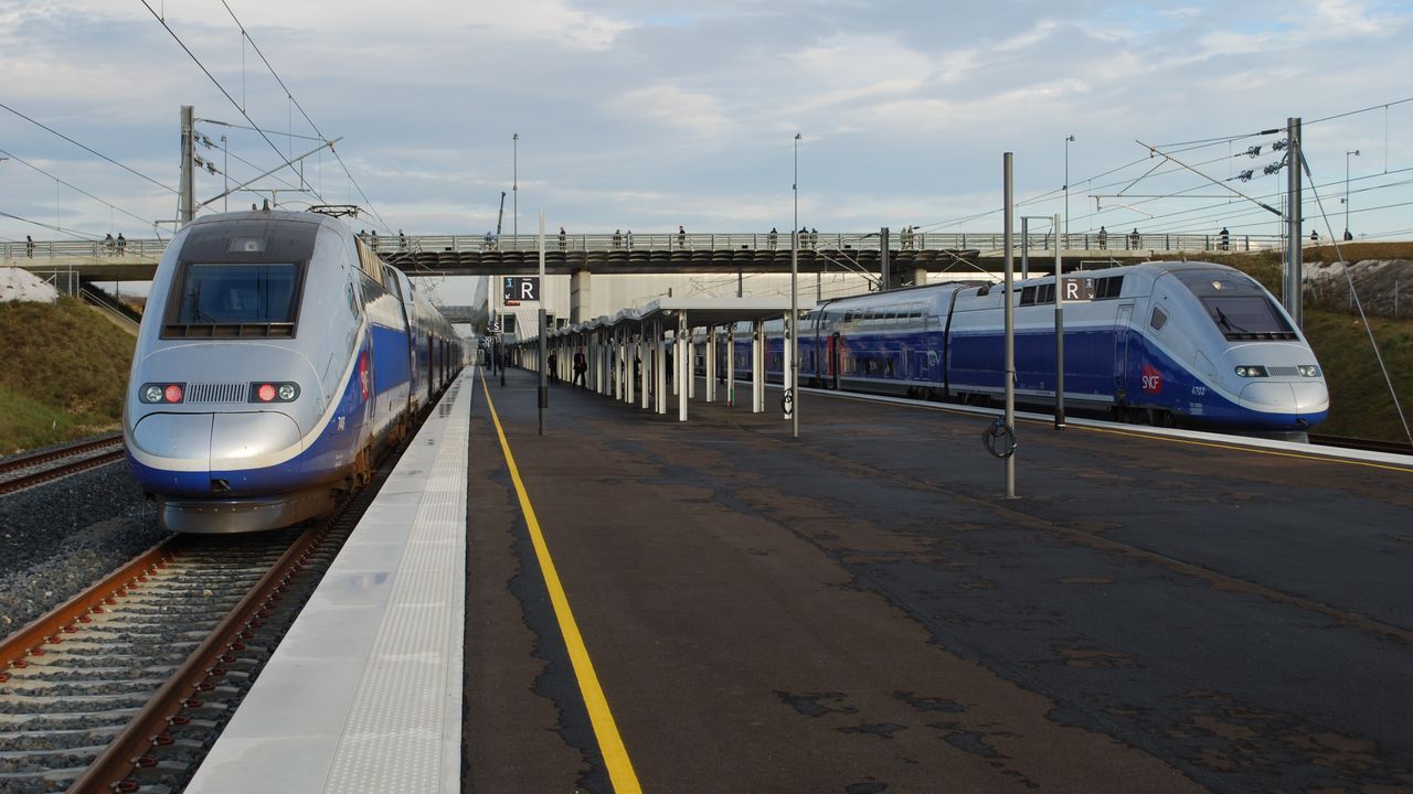 Deux rames TGV en gare de Belfort-Montbéliard en décembre 2011. [Gaël Klein - RTS]