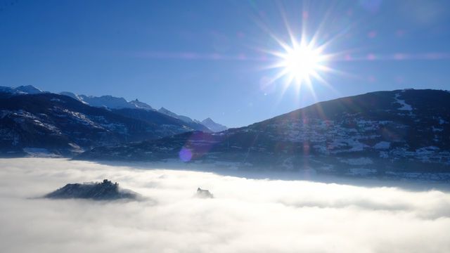 Brouillards au-dessus de Sion le 18 janvier 2021 [Philippe Arcudi - rts]