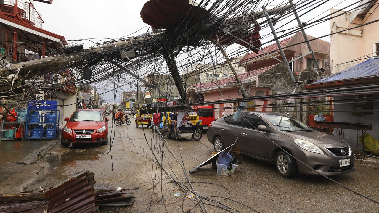 Le typhon Rai, aux Philippines, a fait au moins 375 morts. [Jilson Tiu - AP]