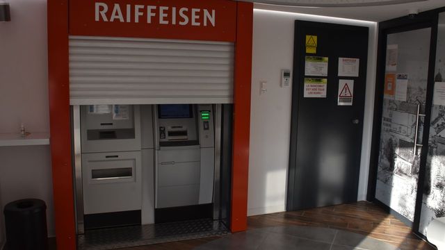 Un bancomat protégé dans le Jura par un système unique au monde. [Gaël Klein - RTS]