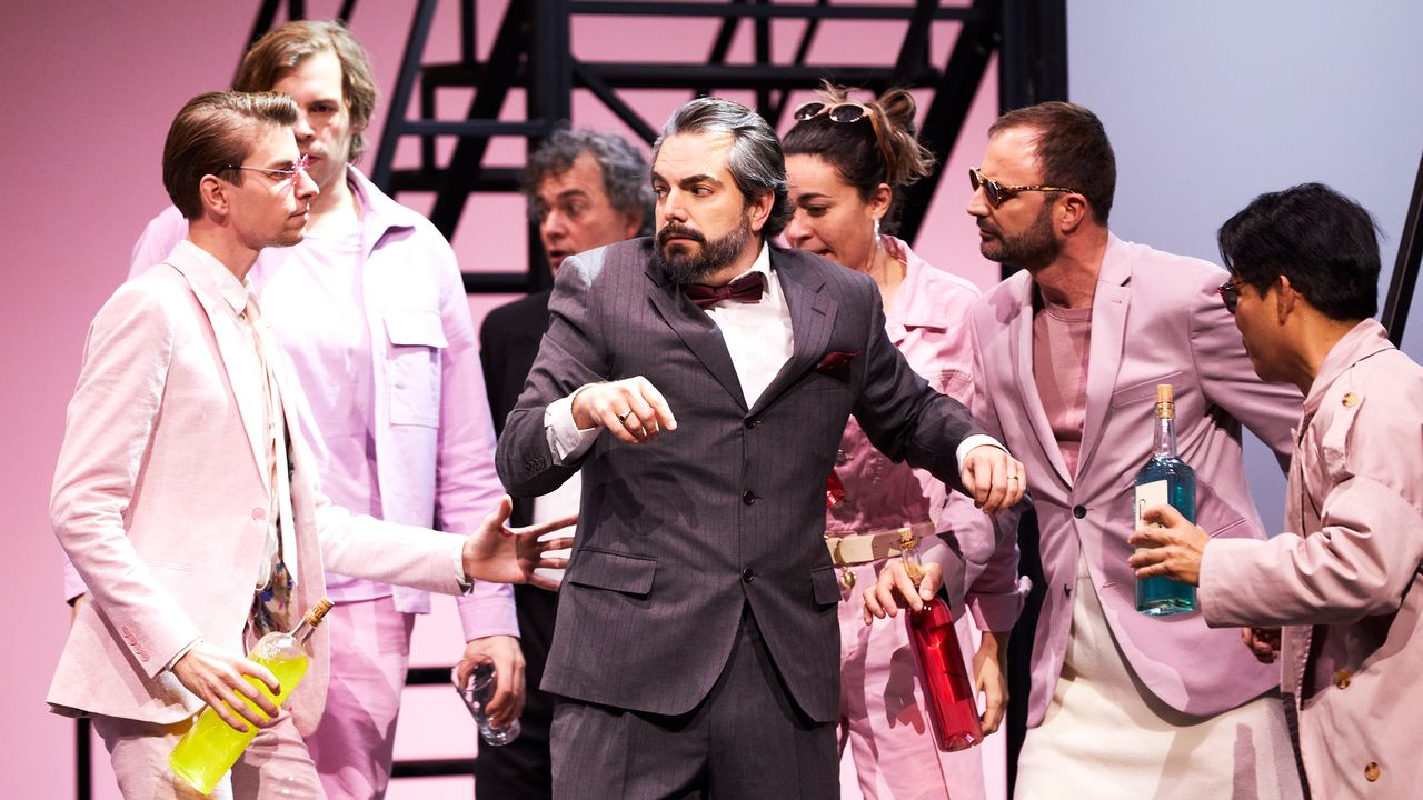 Une photo du spectacle "Don Pasquale" au Nouvel Opéra Fribourg. [©Magali Dougados - Nouvel Opéra Fribourg]