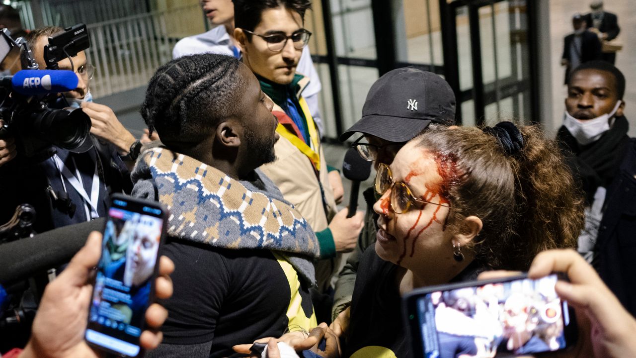 Les Zouaves Paris sont notamment soupçonnés d'avoir participé à l'agression de militantes antiracistes lors d'un meeting d'Eric Zemmour. [Jeanne Fourneau - AFP]