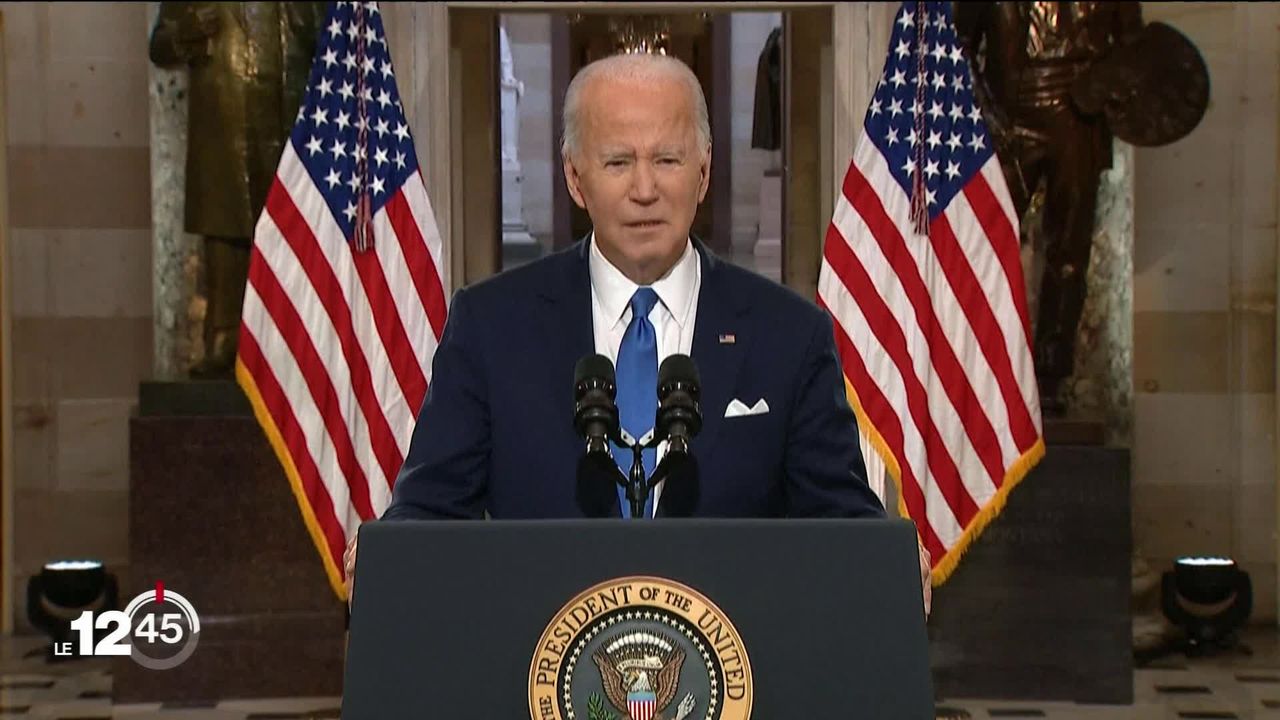 Aux États-Unis, un an après l’assaut du Capitole, le président Joe Biden fait un discours offensif et charge Donald Trump [RTS]