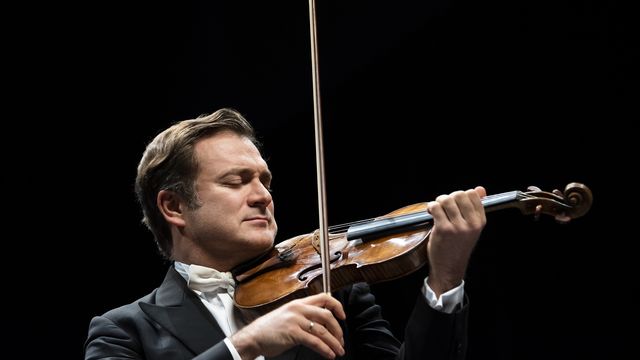 Le violoniste Renaud Capuçon, ici sur scène à Lausanne le 5 mars 2020. [Jean-Christophe Bott - KEYSTONE/]