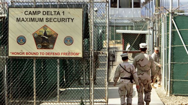 Plus de 700 personnes ont été détenues et torturées dans le prison de Guantanamo [Brennan Linsle - AP Photo/]