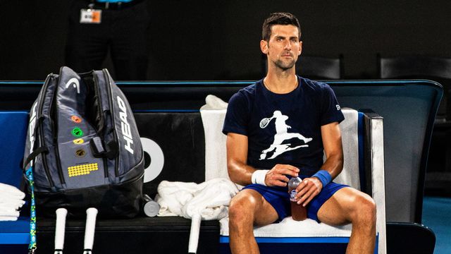 Djokovic sera fixé sur son sort dimanche au plus tôt. [Diego Fedele - Keystone]