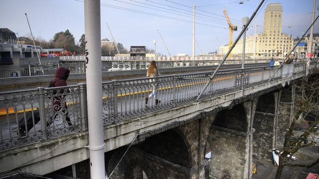 Le Grand-Pont de Lausanne sera fermé à tous les usagers, piétons compris, pendant un an. [Laurent Gillieron - Keystone]