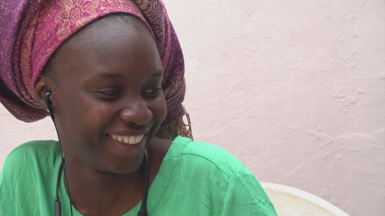Au Sénégal, les jeunes peuvent suivre des cours de sexualité soutenu par Iamaneh [RTS]