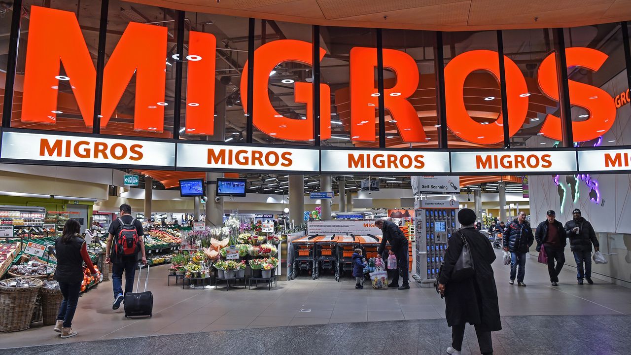 Migros a enregistré une légère hausse de son chiffre d'affaires en 2021. [Melanie Duchene - KEYSTONE]