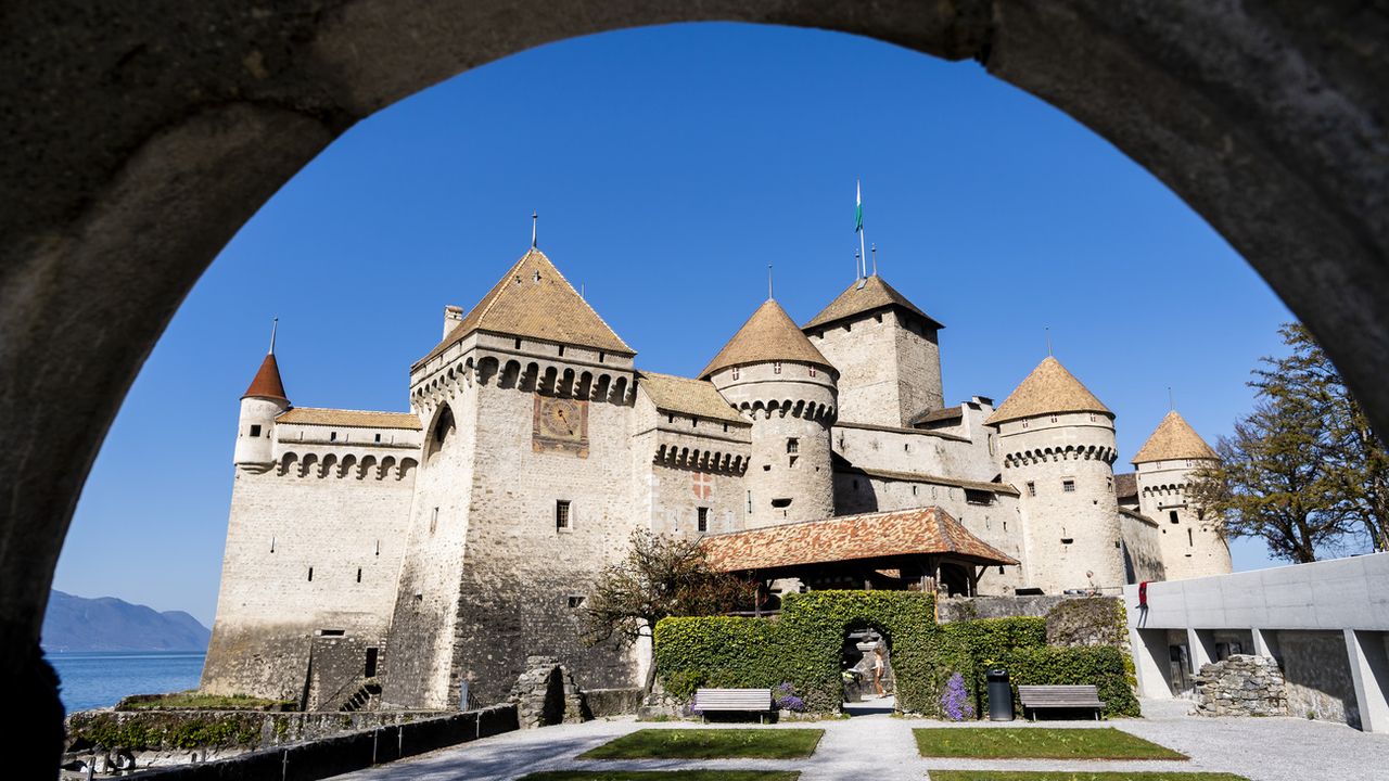 Le château de Chillon (VD) a clôturé l'année 2021 avec près de 200'000 visiteurs. Pour la première fois dans l'histoire du monument, les Suisses ont été majoritaires à venir le voir, représentant 65% en comparaison du public international. [JEAN-CHRISTOPHE BOTT - KEYSTONE]