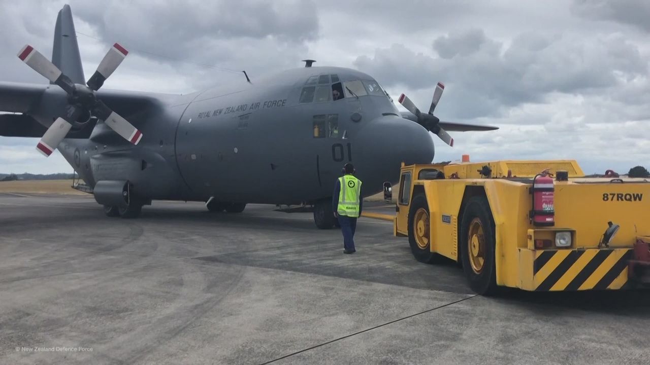 Les premiers avions d'aide d'urgence partent pour les îles Tonga [RTS]