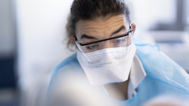 La Suisse compte 87'278 nouveaux cas de coronavirus en 72 heures [Gaetan Bally - Keystone]