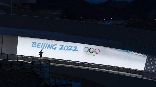 Quelque 250 ONG appellent les athlètes et les entreprises à renoncer aux Jeux de Pékin. [Jae C. Hong - Keystone/AP]