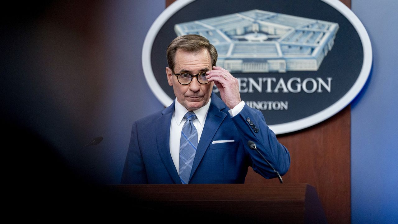 Par la voix du porte-parole du Pentagone John Kirby, Washington craint un piège de Moscou, affirmant avoir des preuves que la Russie prépare une vidéo de fausse attaque ukrainienne, prétexte à envahir l'Ukraine. [Andrew Harnik - Keystone]