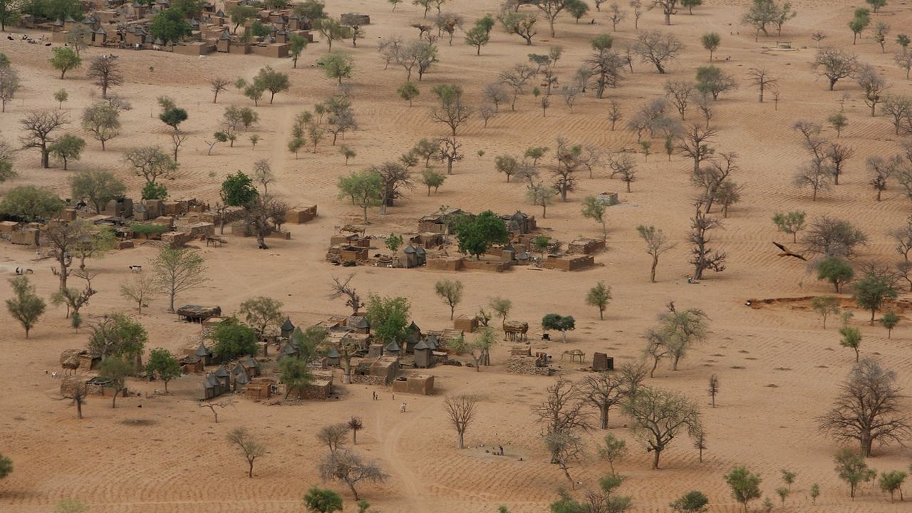 Un village du Sahel, ici au Mali. [EPA/Nic Bothma - Keystone]