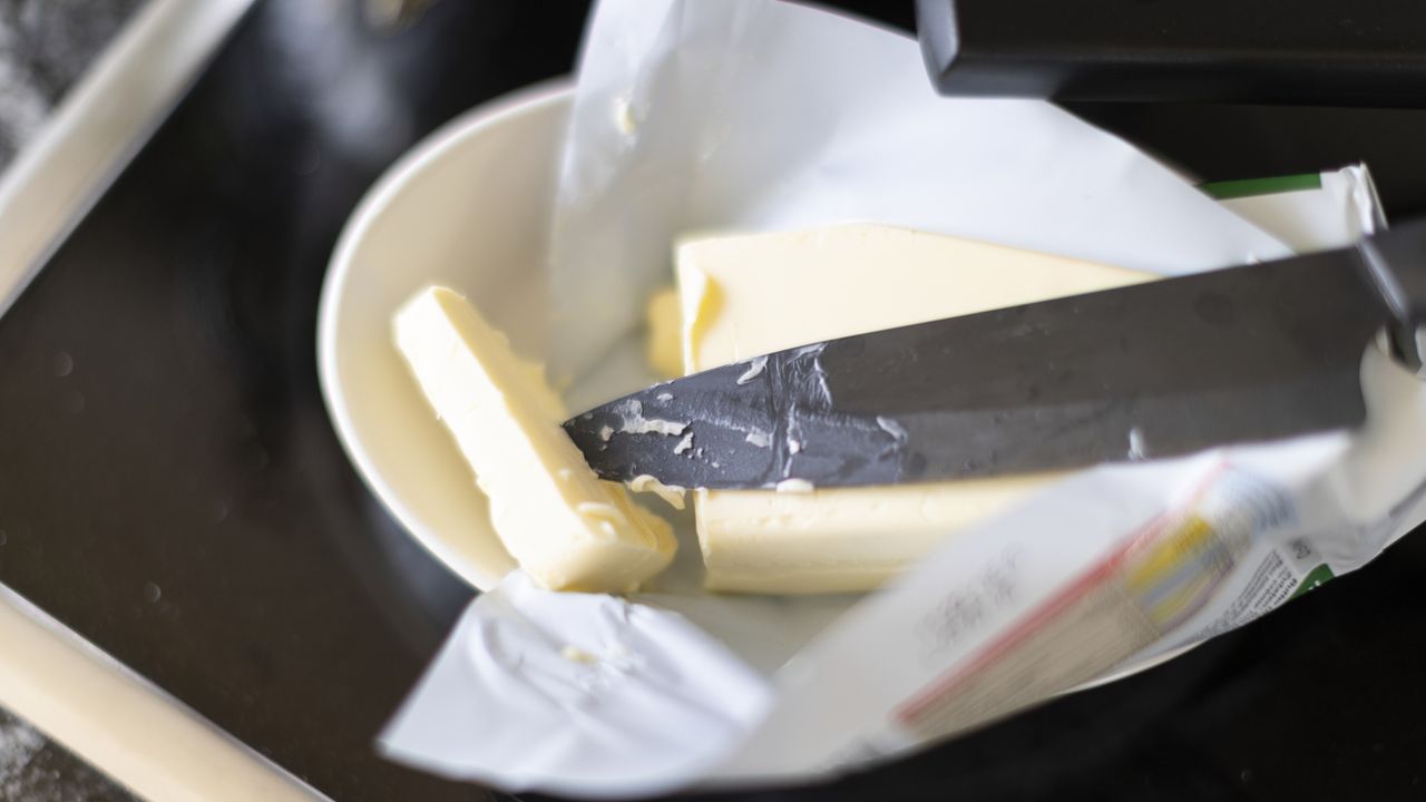Mille tonnes de beurre supplémentaires pourront être importées en Suisse en 2022. [Gaetan Bally - Keystone]