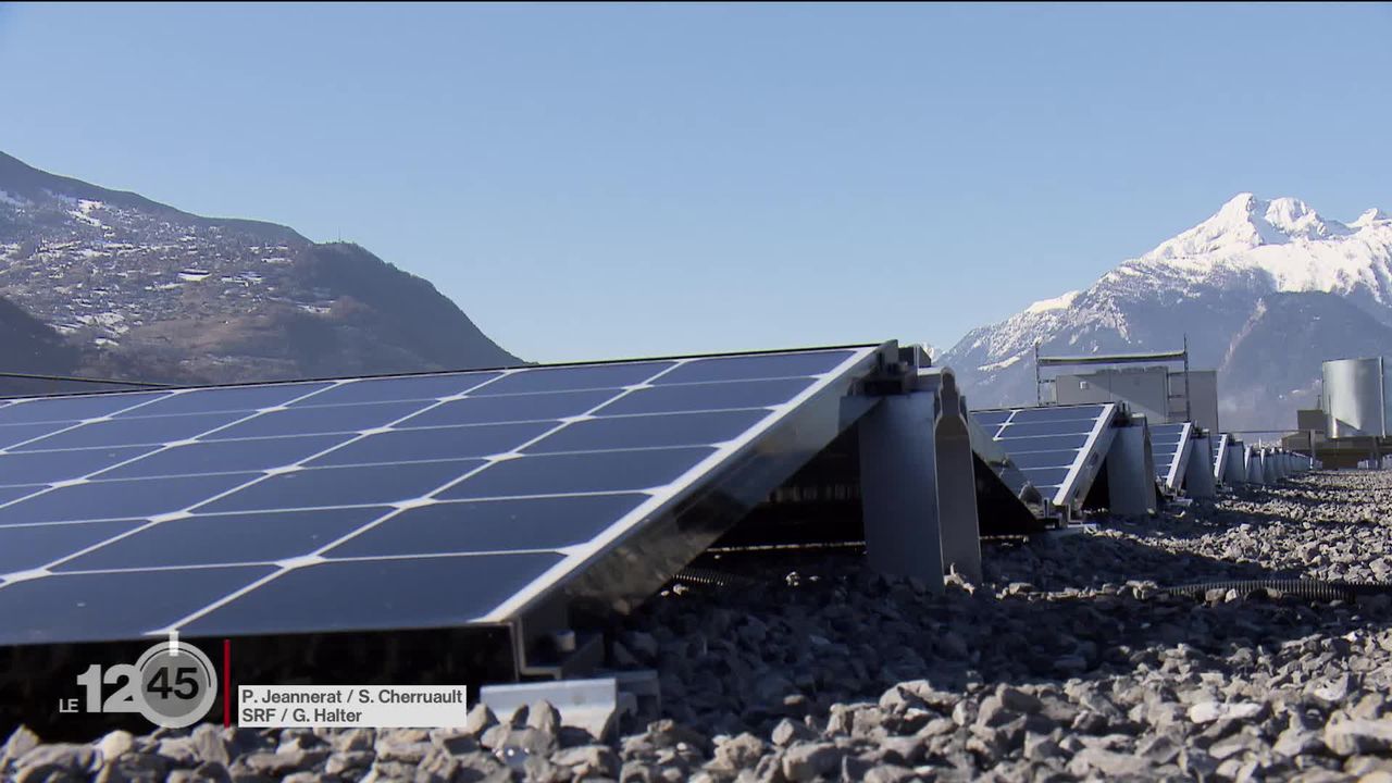 Les entreprises électriques suisses investissent massivement dans le photovoltaïque à l'étranger [RTS]