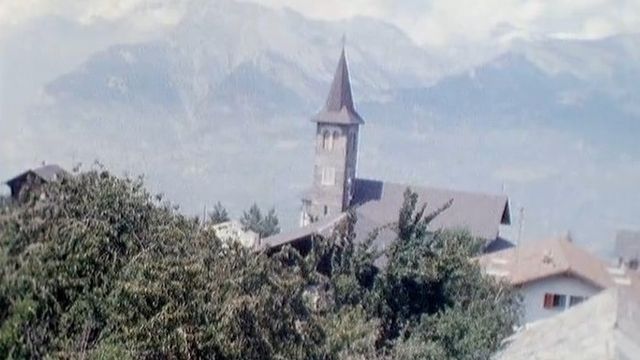 Le village de Veysonnaz en 1973. [RTS]