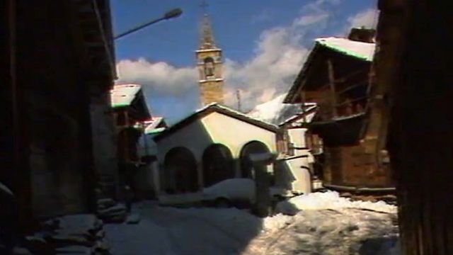Le village valaison de Bruson en 1988. [RTS]