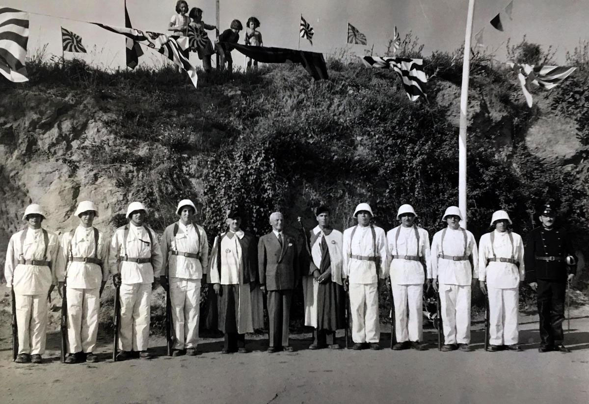 Le général suisse Henri Guisan en visite chez les Suisses d'Algérie en 1951. Plus de 2'000 Suisses vivaient en Algérie jusqu'à l'indépendance.