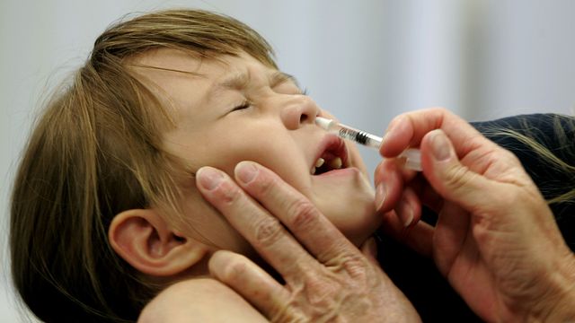 Un vaccin nasal pourrait être une autre solution de lutte contre le coronavirus (image d'illustration). [Chris Gardner - Keystone/AP Photo]