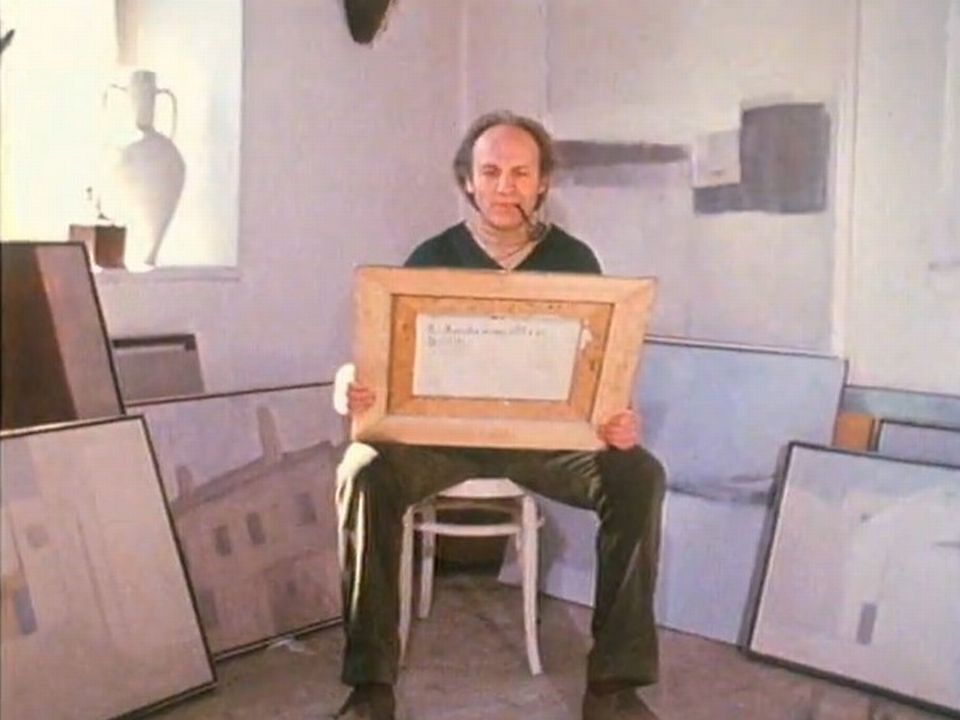 Le peintre valaisan Léo Andenmatten dans son atelier en 1973. [RTS]